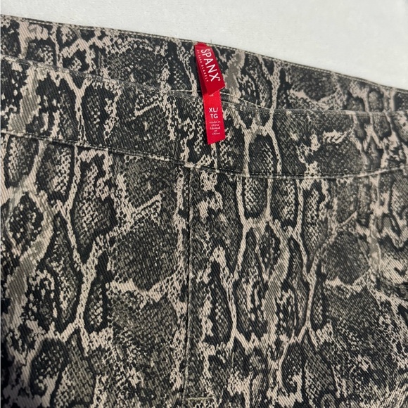 Spanx Snake Print Ankle Jean-Ish Leggings - Picture 9 of 10
